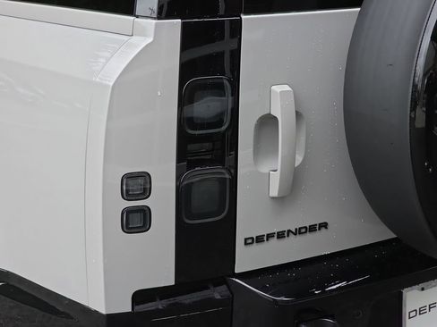 New 2026 Land Rover Defender 130 X-Dynamic SE image 36