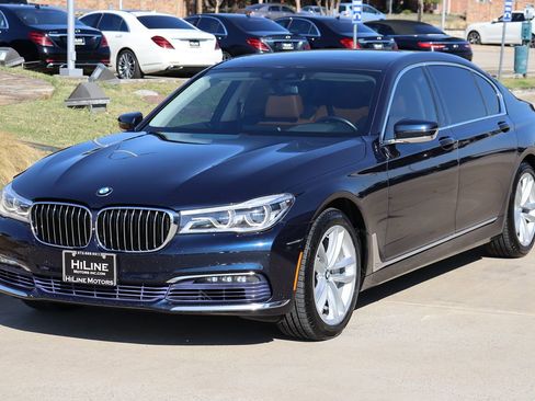 Used 2017 BMW 750i xDrive image 4