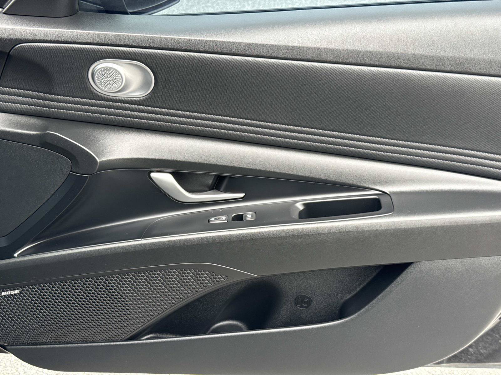 Certified 2022 Hyundai Elantra Limited FWD image 19