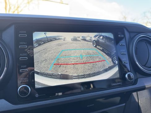 Used 2020 Toyota Tacoma TRD Off-Road w/ Technology Package image 25