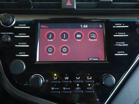Used 2018 Toyota Camry LE FWD image 38