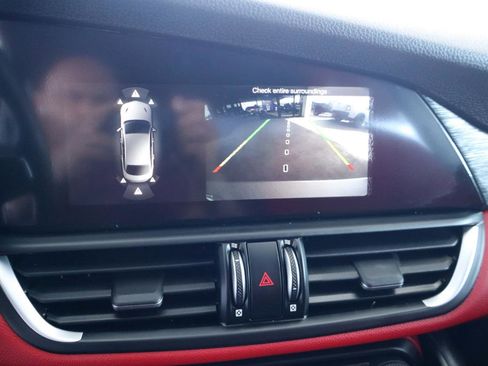 Used 2019 Alfa Romeo Giulia RWD image 26