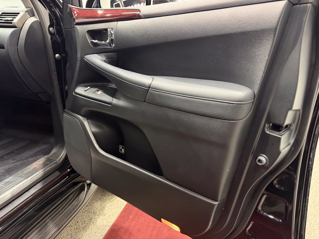 Used 2014 Lexus LX 570 4WD image 39