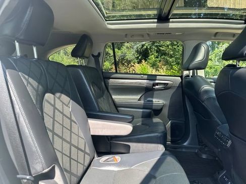 Used 2020 Toyota Highlander Platinum AWD/4WD image 25