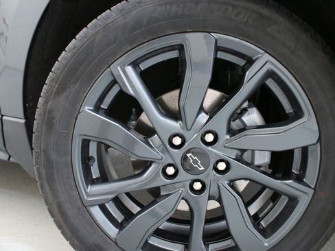 Used 2023 Chevrolet Equinox RS FWD image 32