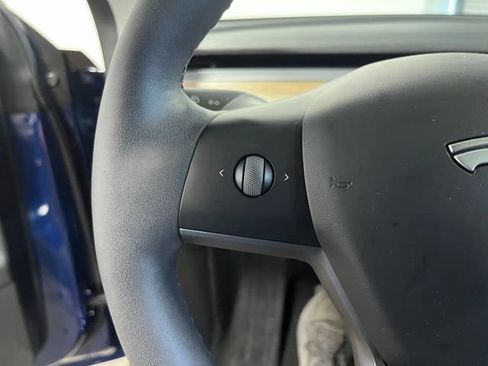 Used 2024 Tesla Model Y Long Range AWD/4WD image 25