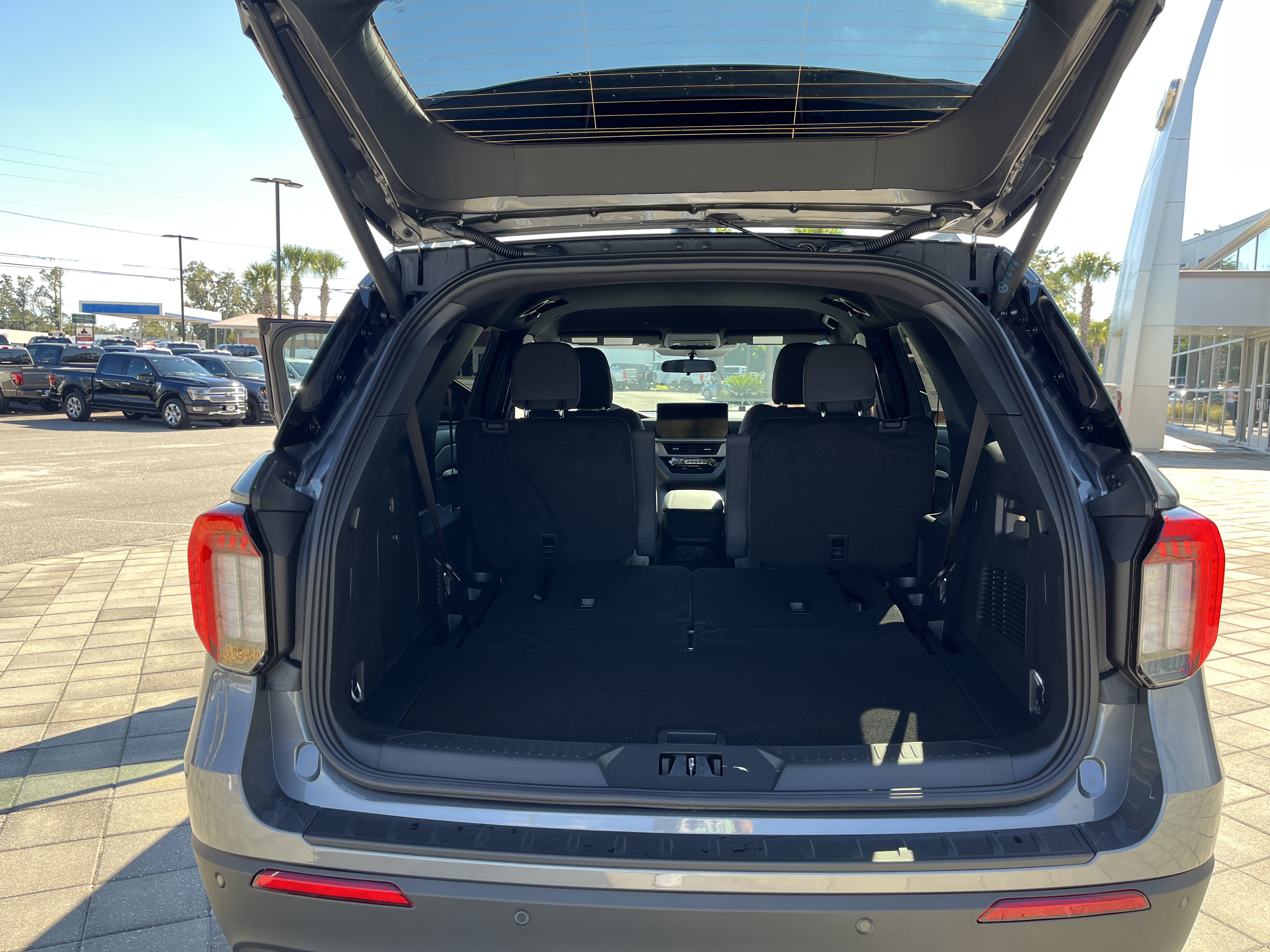 New 2027 Ford Explorer Active RWD image 12