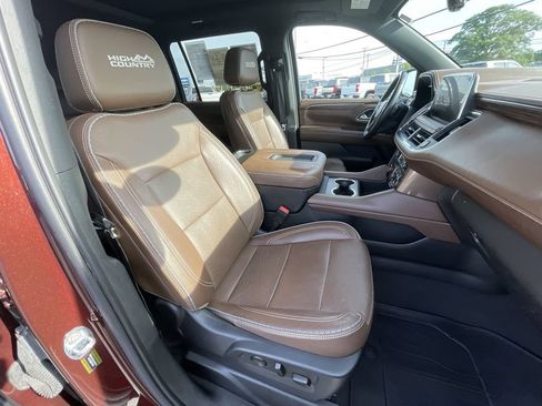 Certified 2022 Chevrolet Suburban High Country AWD/4WD image 29