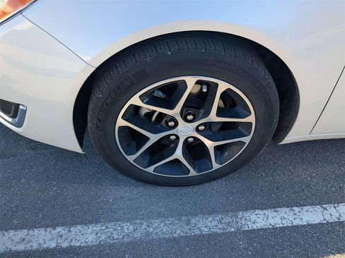 Used 2017 Buick Regal Sport Touring image 3