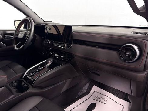 Used 2024 Chevrolet Colorado Z71 w/ Z71 Convenience Package 2 AWD/4WD image 28