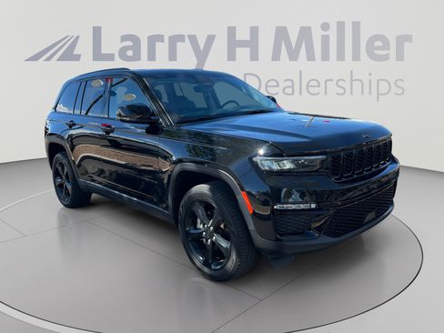 Used 2023 Jeep Grand Cherokee Limited w/ Black Appearance Package AWD/4WD image 7