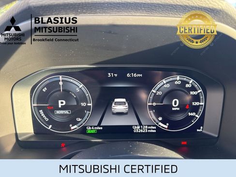 Used 2023 Mitsubishi Outlander 4WD Plug-In Hybrid image 22