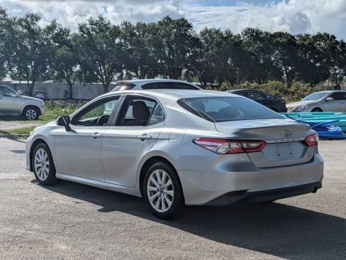 Used 2018 Toyota Camry LE FWD image 6