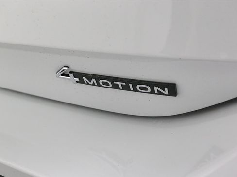 New 2025 Volkswagen Tiguan SE image 11