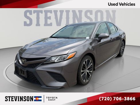 Used 2018 Toyota Camry SE w/ Moonroof Package FWD image 1