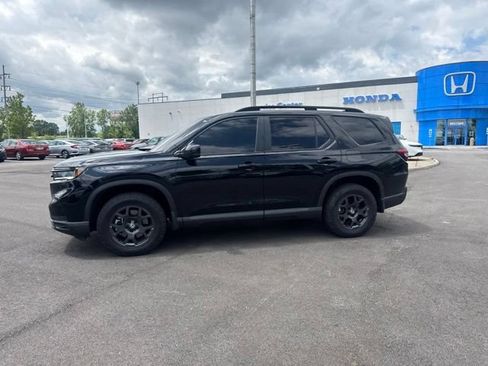 Used 2025 Honda Pilot TrailSport image 16