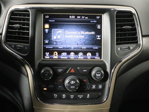 Used 2017 Jeep Grand Cherokee Laredo w/ Quick Order Package 23E AWD/4WD image 27
