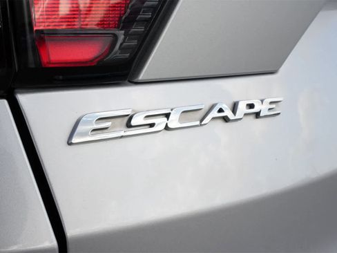 Used 2018 Ford Escape SE w/ Ford Safe & Smart Package image 20