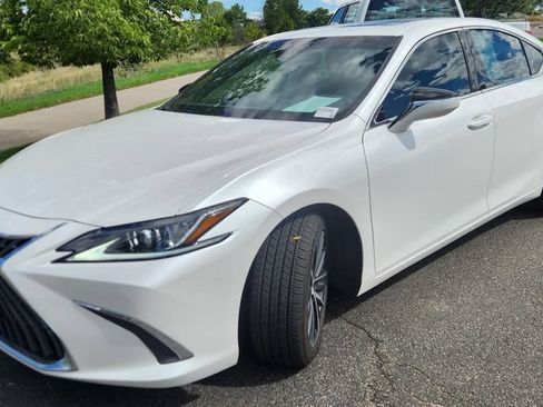 Used 2023 Lexus ES 300h w/ Premium Package FWD image 2