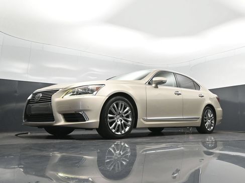 Used 2016 Lexus LS 460 w/ Comfort Package RWD image 35
