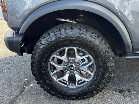 Used 2025 Ford Bronco Badlands image 3