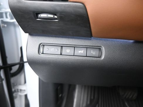 Used 2026 Nissan Pathfinder Platinum FWD image 16