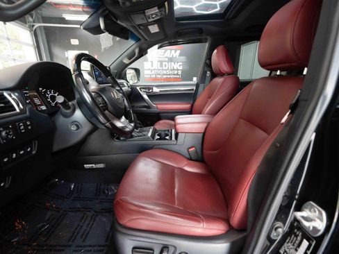 Used 2023 Lexus GX 460 Luxury w/ Sport Design Package AWD/4WD image 9