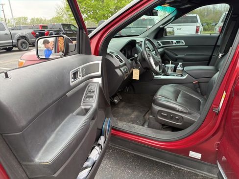 Used 2015 Ford Explorer XLT w/ Equipment Group 202B image 6