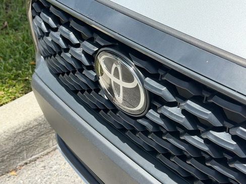Used 2023 Toyota Corolla Cross L FWD image 4