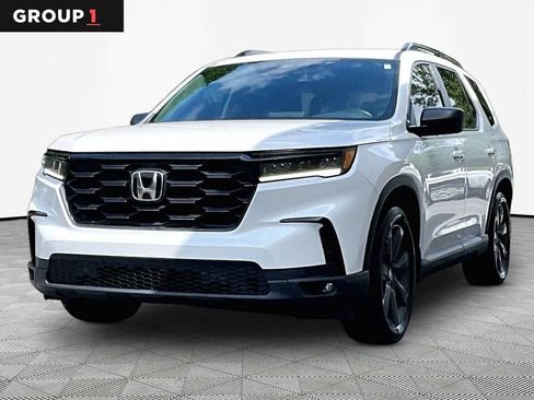Used 2025 Honda Pilot Sport image 1