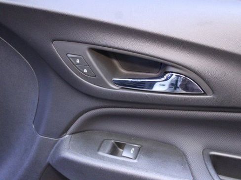 Certified 2022 Chevrolet Equinox RS w/ Infotainment Package image 9