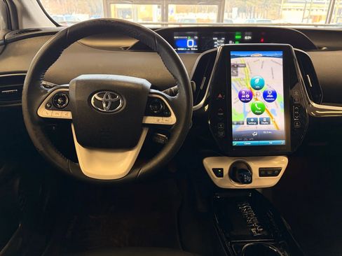 Used 2017 Toyota Prius Prime Premium image 24