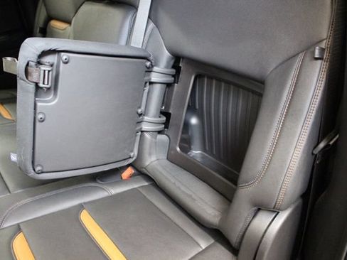 Used 2024 GMC Sierra 1500 AT4 w/ Technology Package AWD/4WD image 40