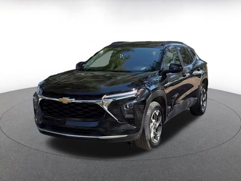 Used 2025 Chevrolet Trax LT w/ LT Convenience Package FWD image 8