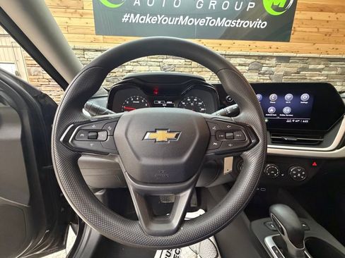 Used 2024 Chevrolet Trax LS w/ LS Convenience Package FWD image 17
