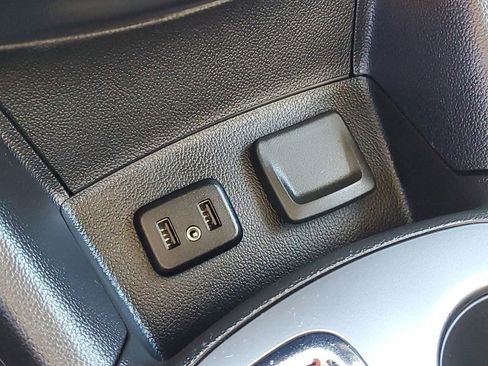 Used 2019 Chevrolet Cruze LT image 17