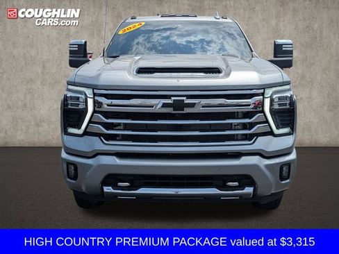 Used 2024 Chevrolet Silverado 3500 High Country w/ High Country Premium Package AWD/4WD image 2