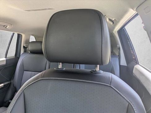 Used 2024 Volkswagen Tiguan SE FWD image 13