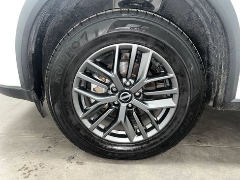 Used 2024 Nissan Rogue S FWD image 29