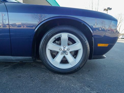 Used 2013 Dodge Challenger SXT image 10