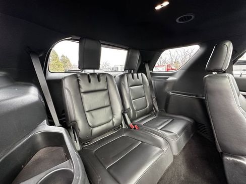Certified 2018 Ford Explorer XLT w/ Equipment Group 202A image 39