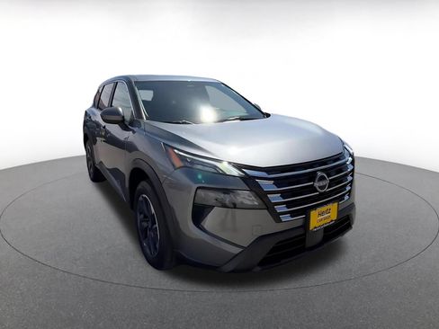 Used 2025 Nissan Rogue SV FWD image 3