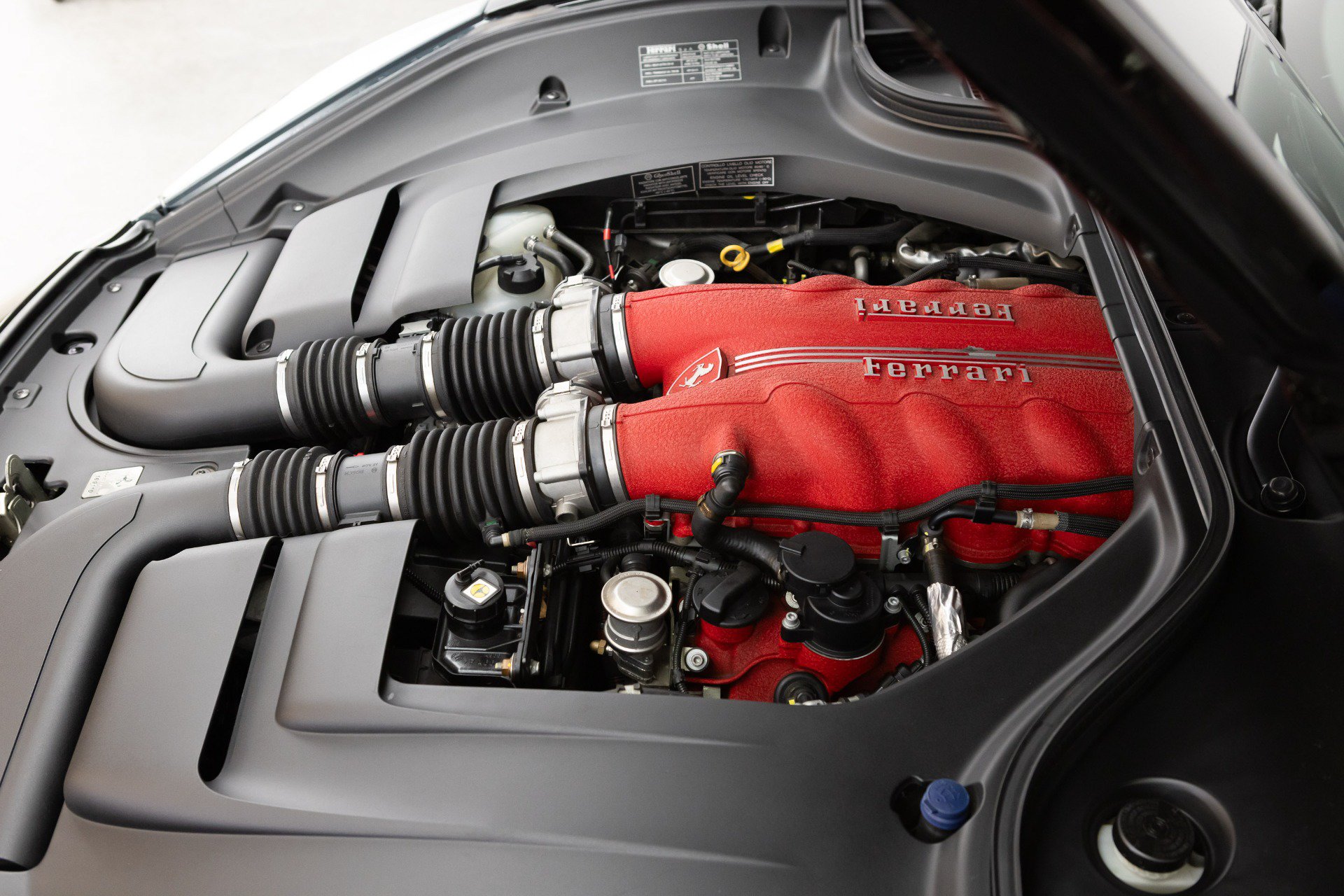 Used 2010 Ferrari California RWD image 93