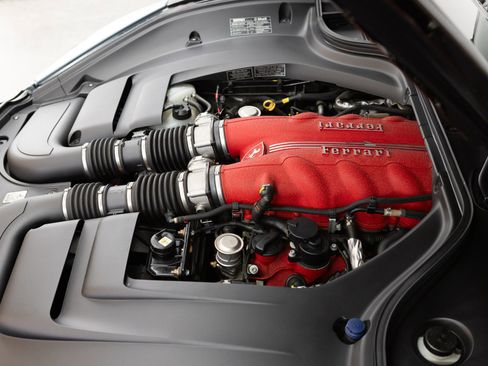 Used 2010 Ferrari California image 93