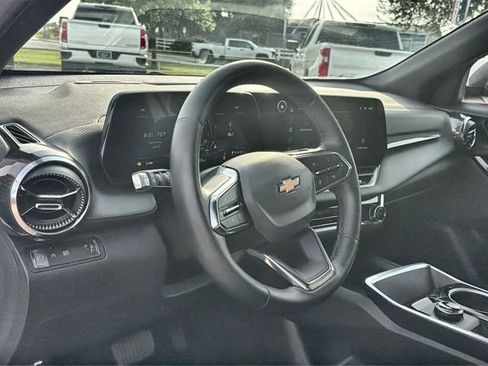 Used 2026 Chevrolet Equinox LT FWD image 10