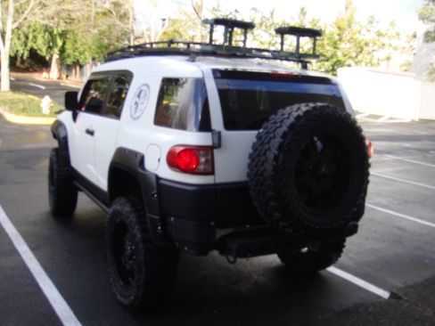 Used 2011 Toyota FJ Cruiser 4WD image 10
