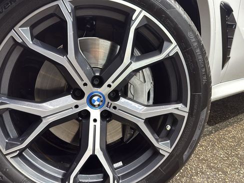 Used 2024 BMW X5 xDrive50e w/ M Sport Package image 9