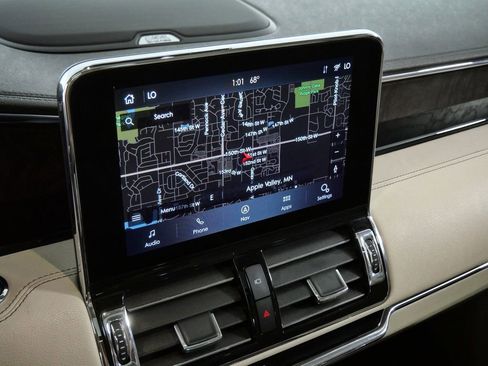 Certified 2021 Lincoln Navigator Reserve w/ Luxury Package AWD/4WD image 22