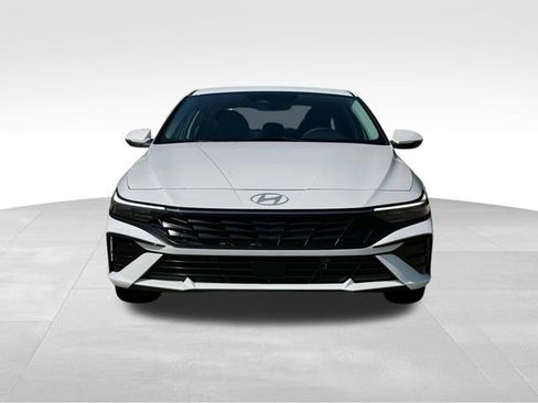 New 2025 Hyundai Elantra Limited image 12
