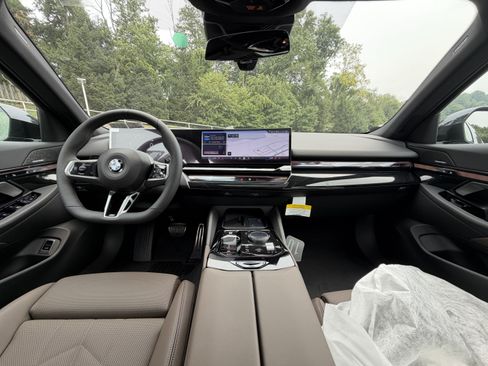 New 2027 BMW 540i xDrive w/ M Sport Package AWD/4WD image 18